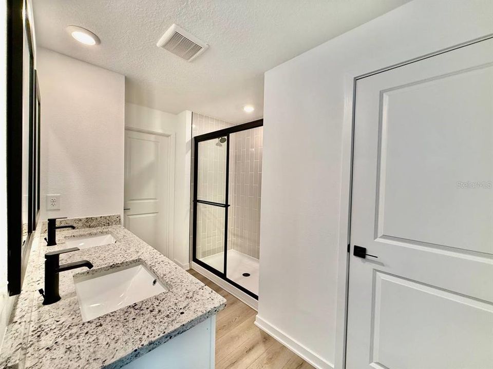 For Rent: $2,500 (3 beds, 2 baths, 1697 Square Feet)