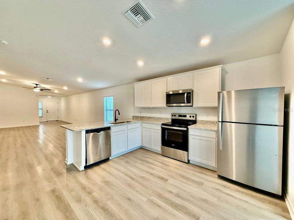 For Rent: $2,500 (3 beds, 2 baths, 1697 Square Feet)