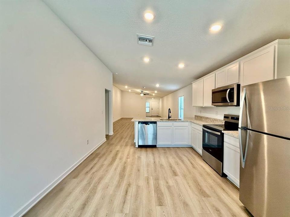 For Rent: $2,500 (3 beds, 2 baths, 1697 Square Feet)