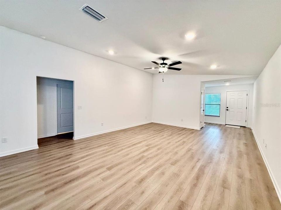 For Rent: $2,500 (3 beds, 2 baths, 1697 Square Feet)