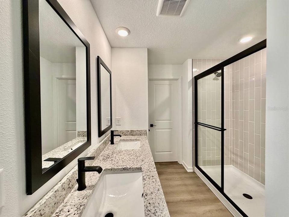 For Rent: $2,500 (3 beds, 2 baths, 1697 Square Feet)