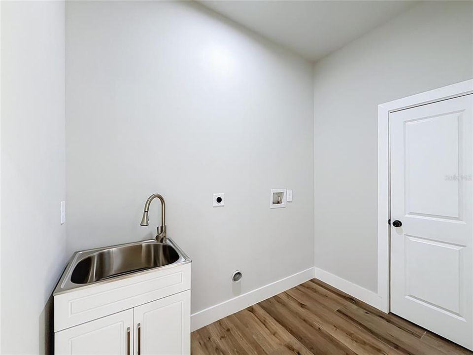 For Sale: $479,900 (4 beds, 2 baths, 2090 Square Feet)