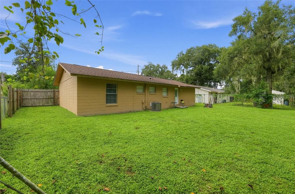 For Sale: $219,000 (4 beds, 1 baths, 1352 Square Feet)