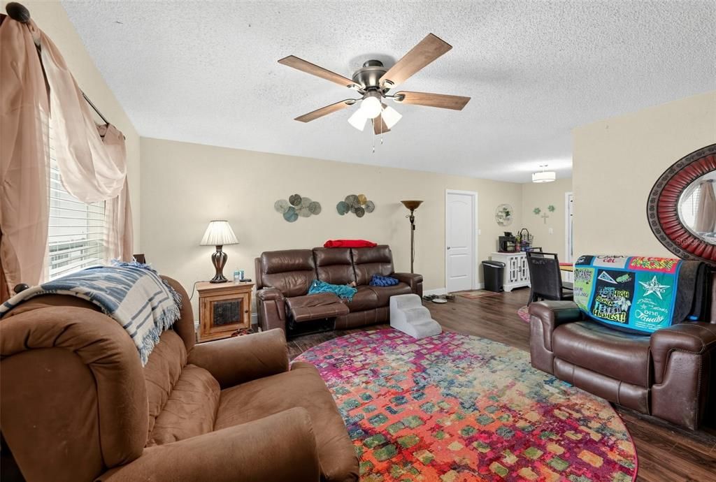 For Sale: $219,000 (4 beds, 1 baths, 1352 Square Feet)