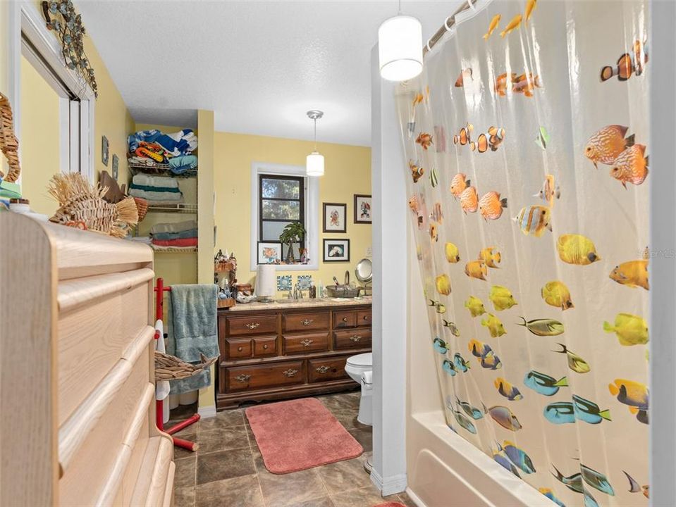 For Sale: $700,000 (1 beds, 1 baths, 800 Square Feet)