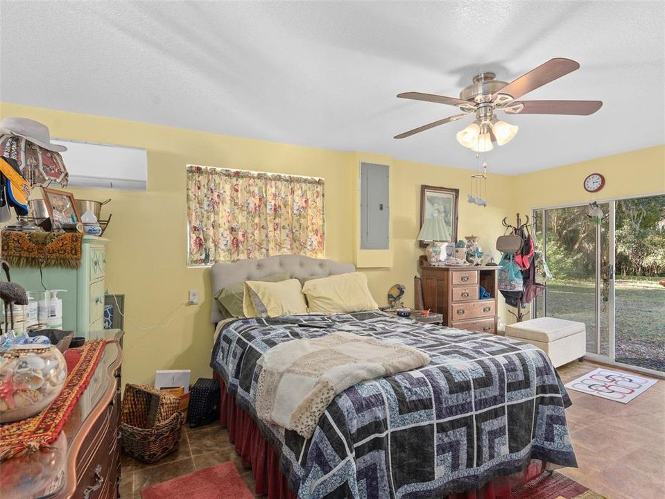 For Sale: $700,000 (1 beds, 1 baths, 800 Square Feet)