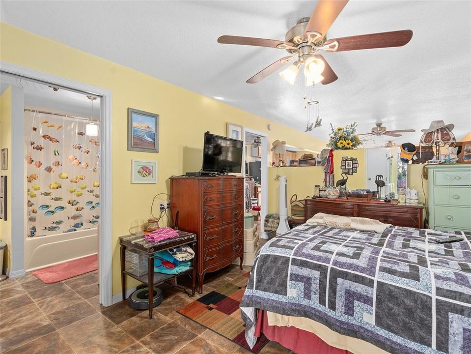 For Sale: $700,000 (1 beds, 1 baths, 800 Square Feet)