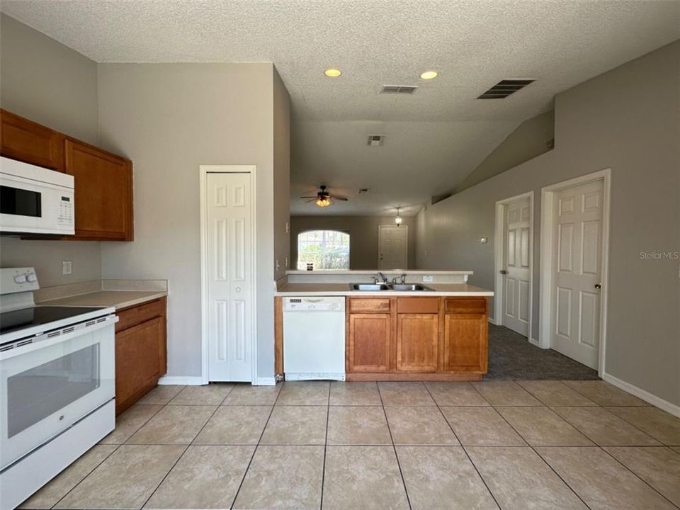 For Rent: $1,795 (3 beds, 2 baths, 1415 Square Feet)