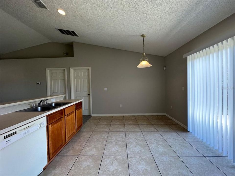 For Rent: $1,795 (3 beds, 2 baths, 1415 Square Feet)