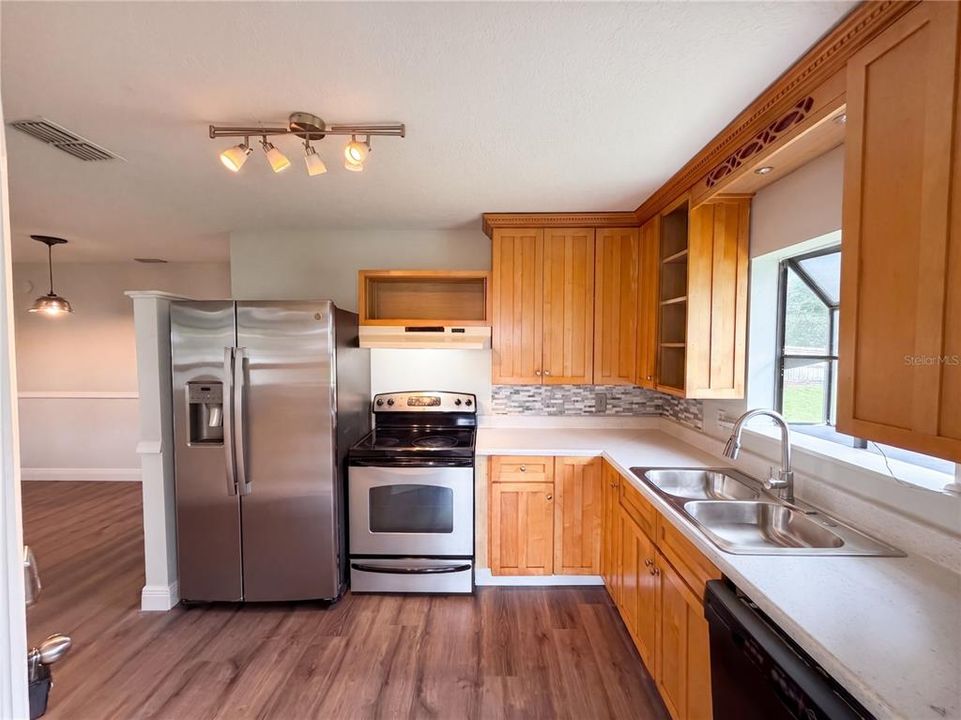 En Venta: $310,000 (3 camas, 3 baños, 1379 Pies cuadrados)