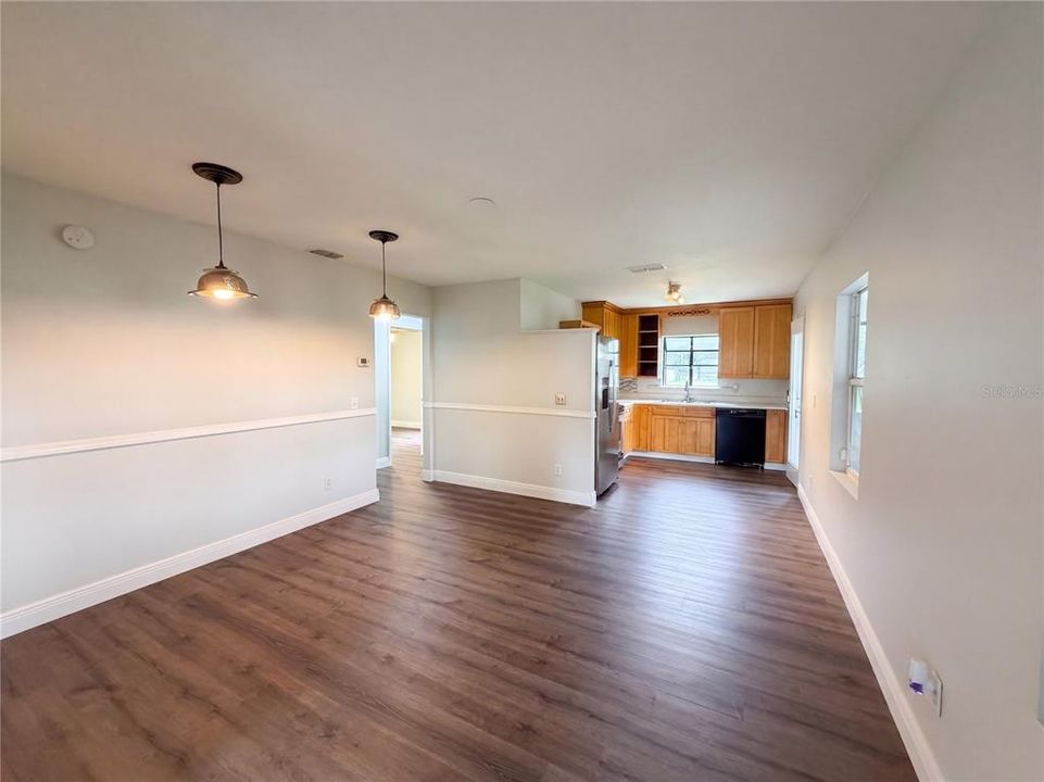 En Venta: $310,000 (3 camas, 3 baños, 1379 Pies cuadrados)