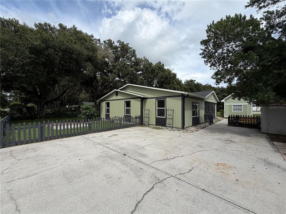 En Venta: $310,000 (3 camas, 3 baños, 1379 Pies cuadrados)