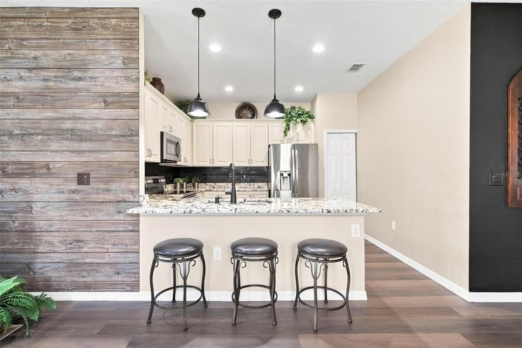 For Sale: $275,500 (2 beds, 2 baths, 1330 Square Feet)
