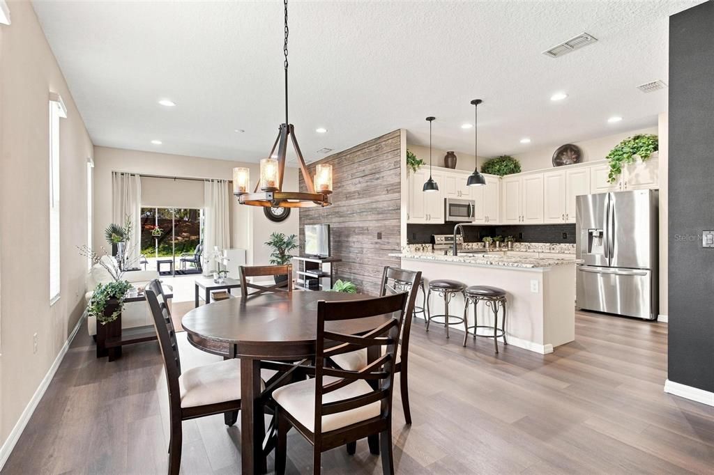For Sale: $275,500 (2 beds, 2 baths, 1330 Square Feet)