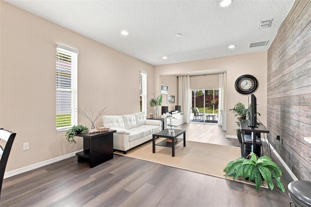 For Sale: $275,500 (2 beds, 2 baths, 1330 Square Feet)