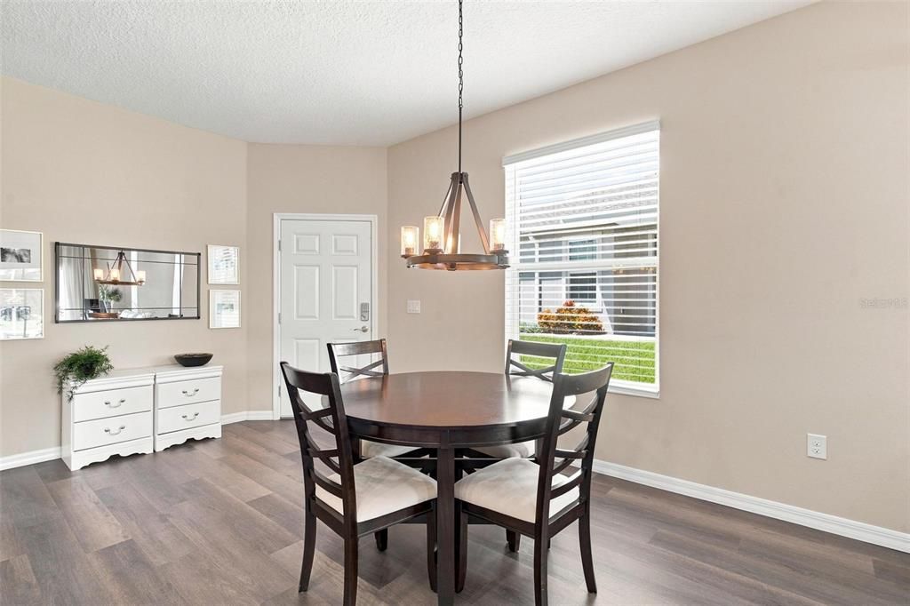 For Sale: $275,500 (2 beds, 2 baths, 1330 Square Feet)