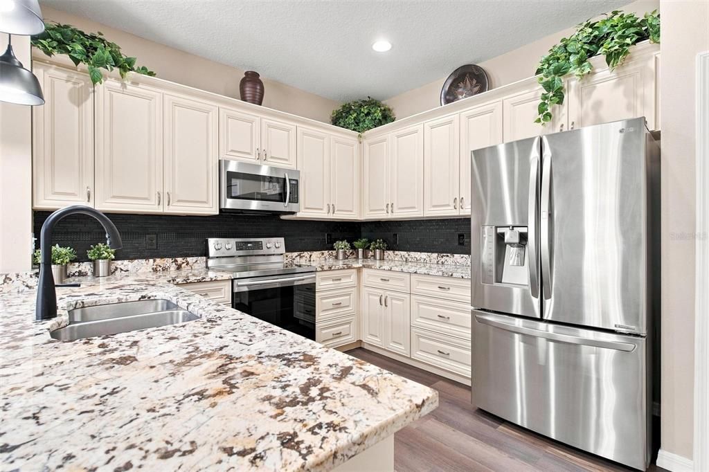 For Sale: $275,500 (2 beds, 2 baths, 1330 Square Feet)