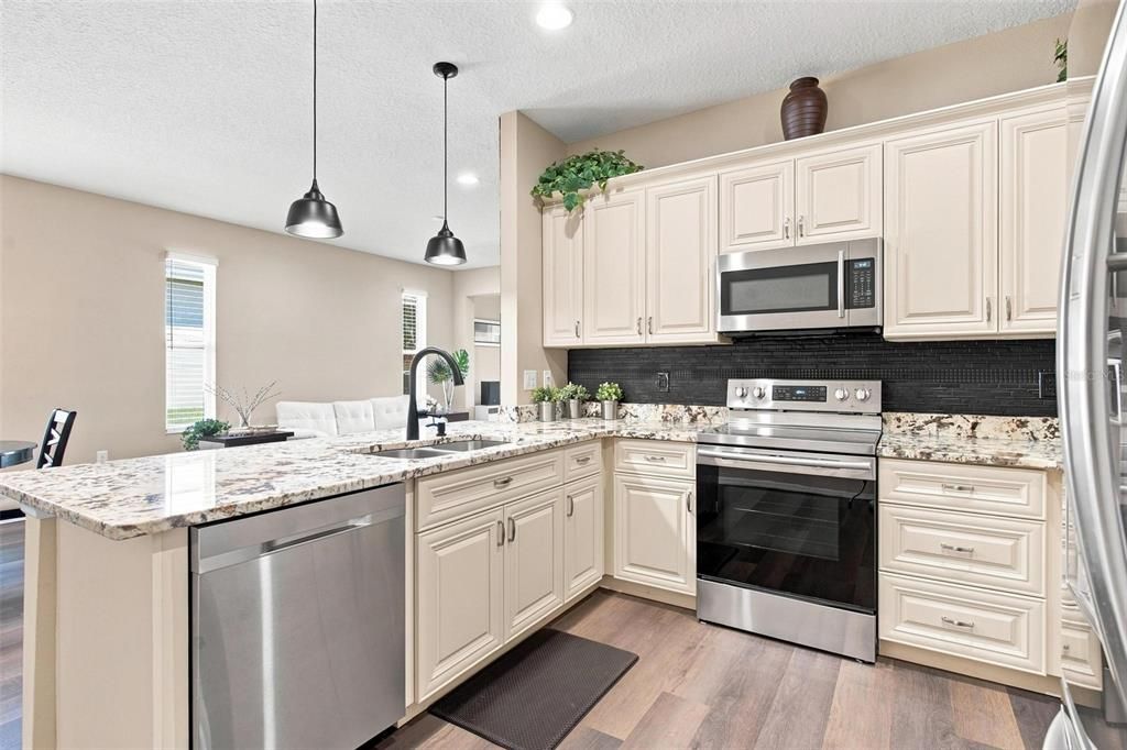 For Sale: $275,500 (2 beds, 2 baths, 1330 Square Feet)