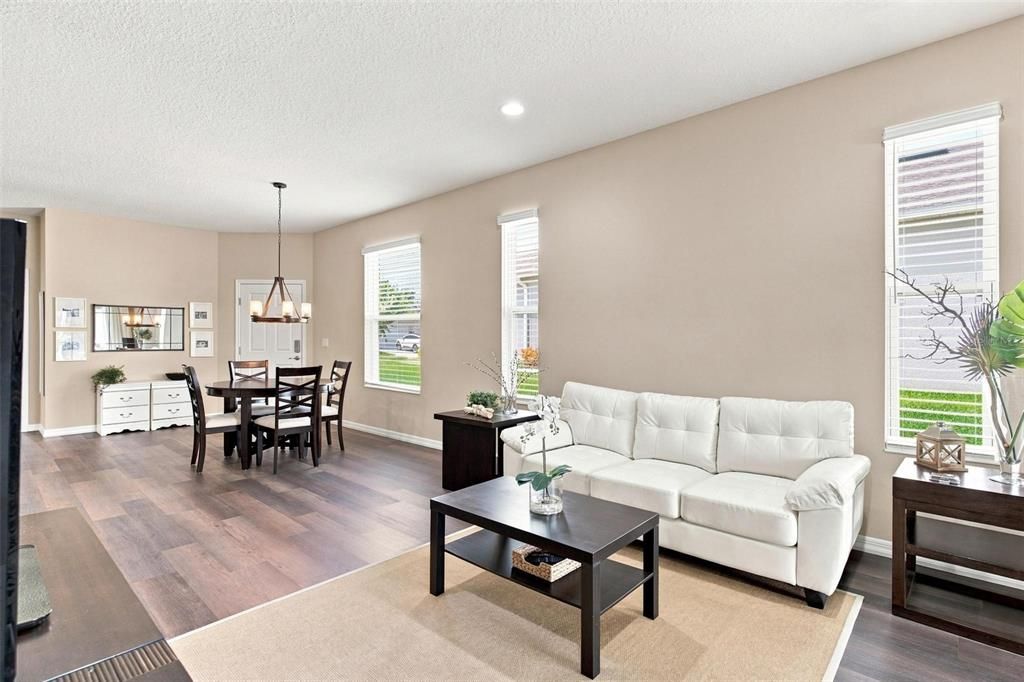 For Sale: $275,500 (2 beds, 2 baths, 1330 Square Feet)