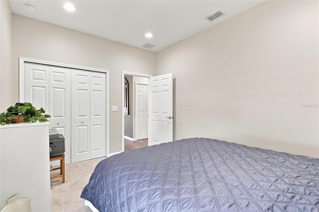 For Sale: $275,500 (2 beds, 2 baths, 1330 Square Feet)