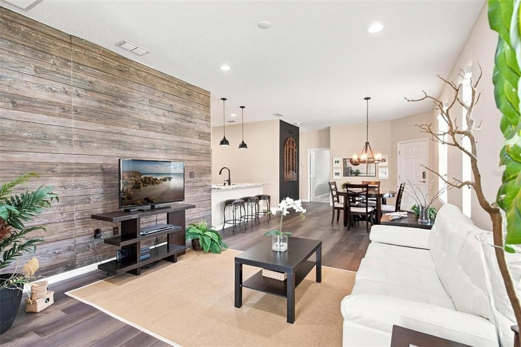 For Sale: $275,500 (2 beds, 2 baths, 1330 Square Feet)
