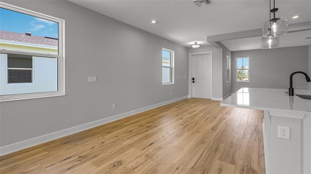 For Sale: $414,990 (2 beds, 2 baths, 1434 Square Feet)