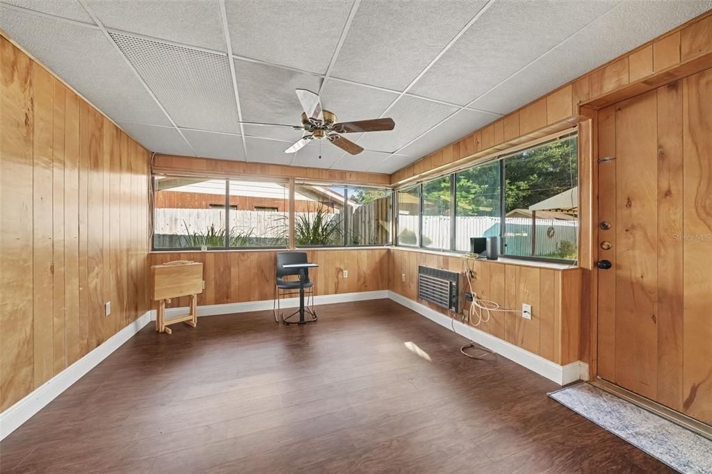 For Sale: $389,000 (3 beds, 1 baths, 1443 Square Feet)