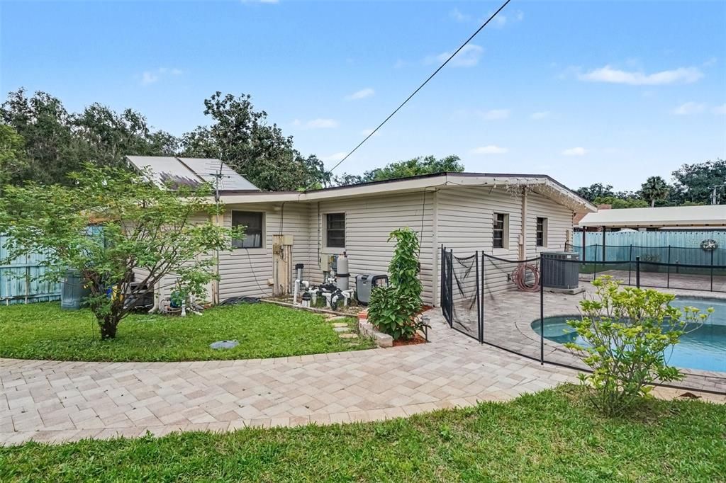For Sale: $389,000 (3 beds, 1 baths, 1443 Square Feet)