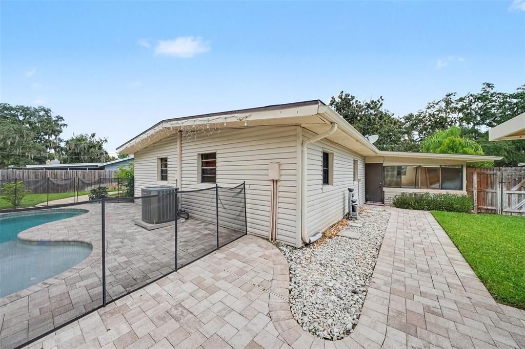 For Sale: $389,000 (3 beds, 1 baths, 1443 Square Feet)