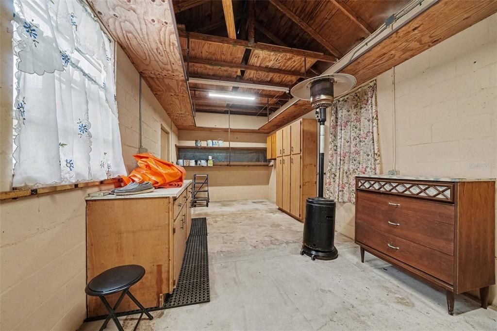 For Sale: $389,000 (3 beds, 1 baths, 1443 Square Feet)