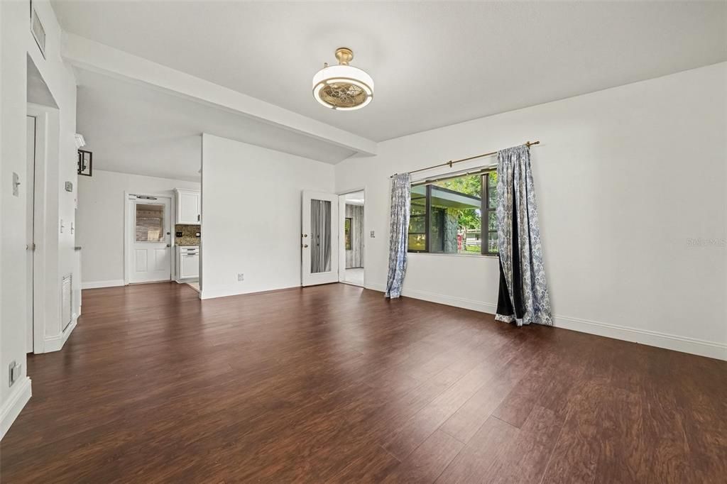 For Sale: $389,000 (3 beds, 1 baths, 1443 Square Feet)