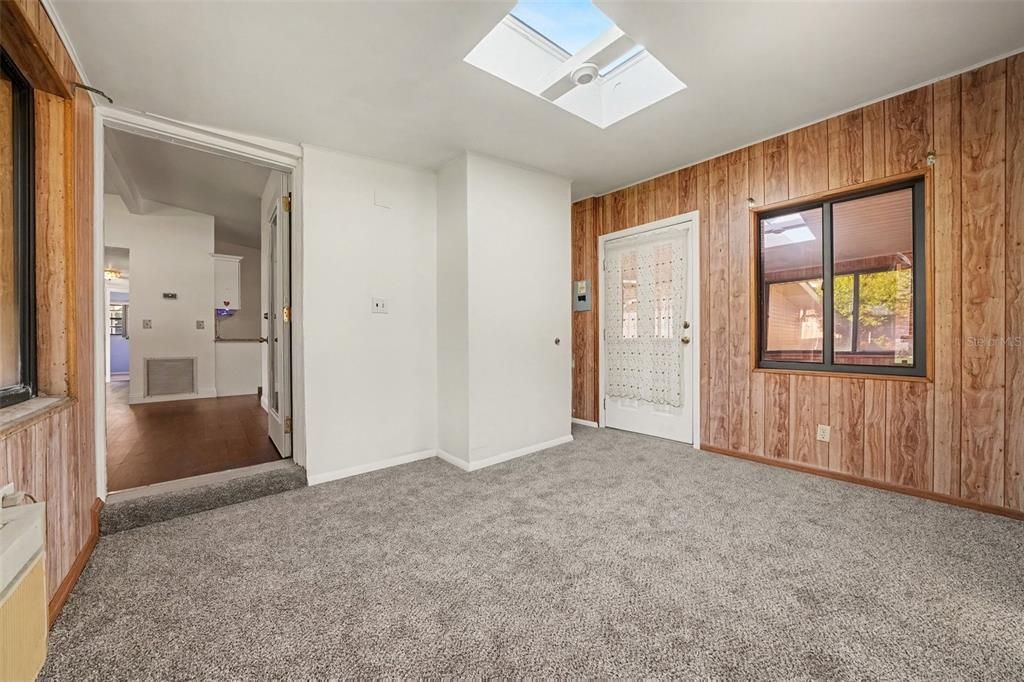 For Sale: $389,000 (3 beds, 1 baths, 1443 Square Feet)