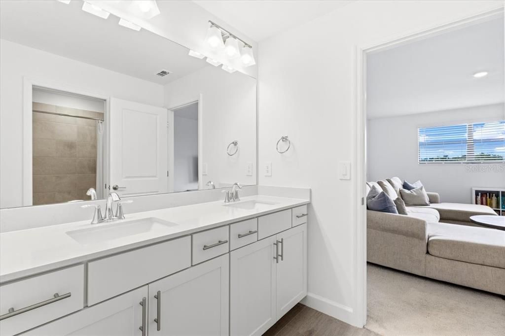 For Sale: $799,000 (5 beds, 4 baths, 3336 Square Feet)