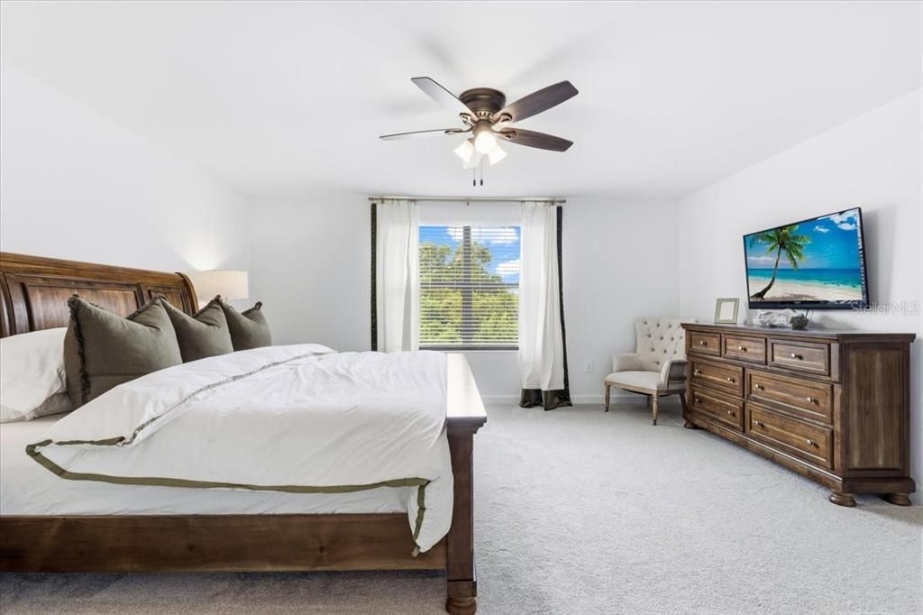 For Sale: $799,000 (5 beds, 4 baths, 3336 Square Feet)
