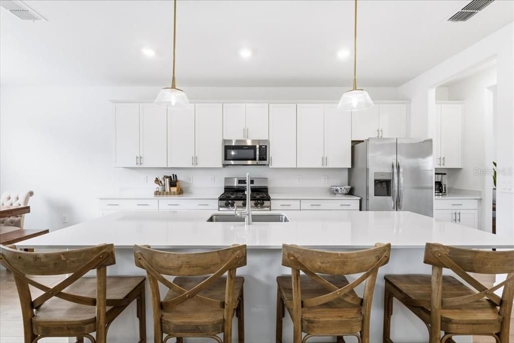 For Sale: $799,000 (5 beds, 4 baths, 3336 Square Feet)