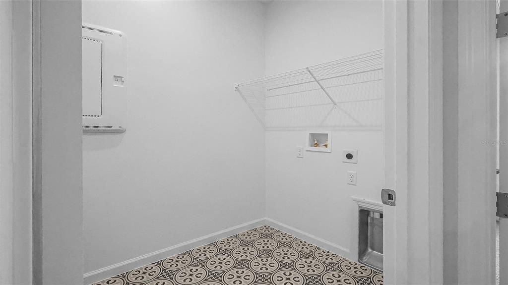 En Venta: $565,990 (3 camas, 3 baños, 2129 Pies cuadrados)