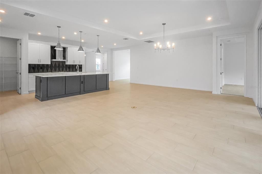 En Venta: $565,990 (3 camas, 3 baños, 2129 Pies cuadrados)