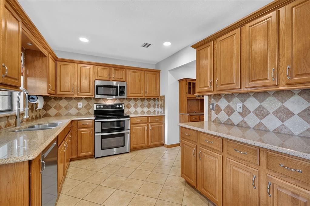 En Venta: $549,000 (4 camas, 3 baños, 2126 Pies cuadrados)