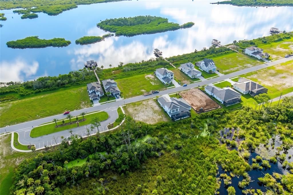 На продажу: $259,900 (0.27 acres)