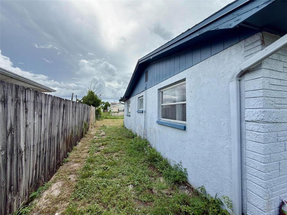 For Sale: $269,000 (3 beds, 2 baths, 1291 Square Feet)