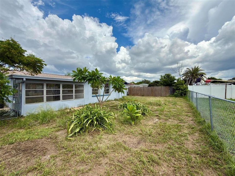 For Sale: $269,000 (3 beds, 2 baths, 1291 Square Feet)