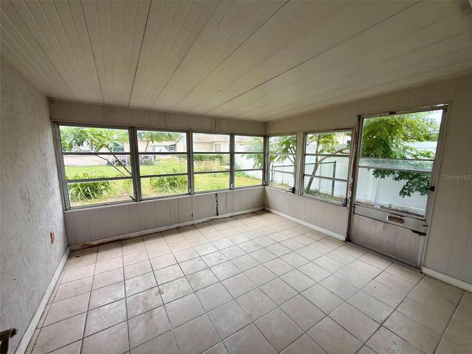 For Sale: $269,000 (3 beds, 2 baths, 1291 Square Feet)