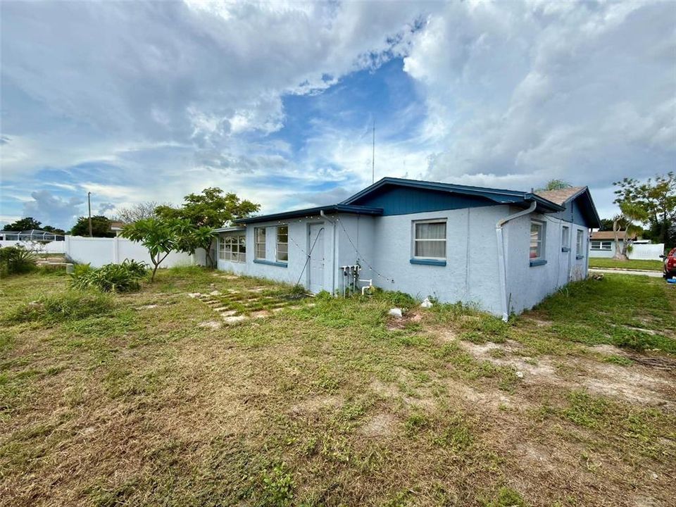 For Sale: $269,000 (3 beds, 2 baths, 1291 Square Feet)