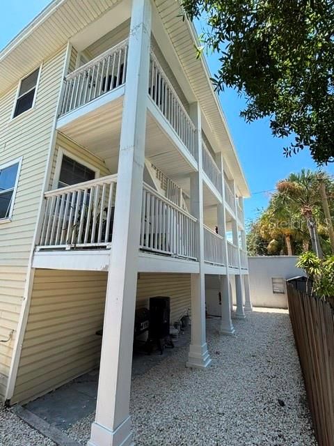 For Sale: $1,499,000 (10 beds, 8 baths, 5834 Square Feet)