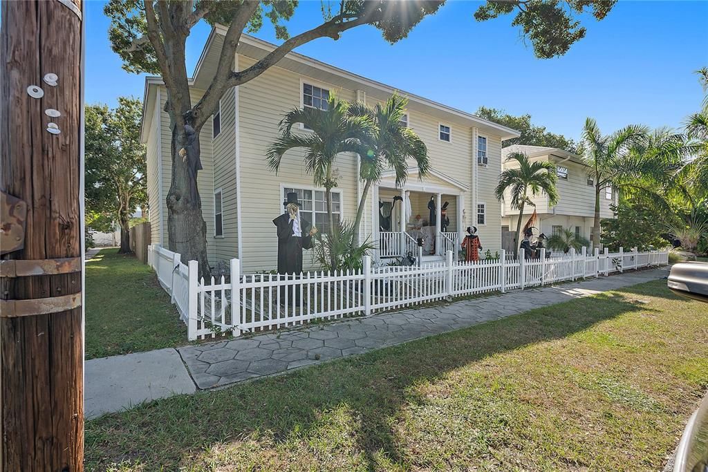 For Sale: $1,499,000 (10 beds, 8 baths, 5834 Square Feet)