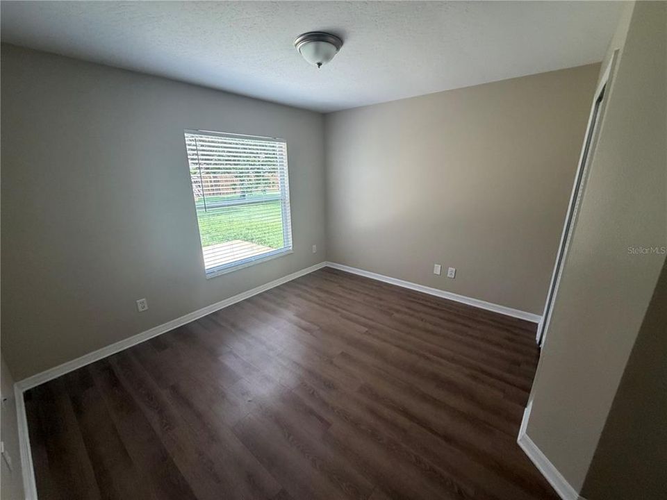 For Sale: $299,900 (3 beds, 2 baths, 1573 Square Feet)