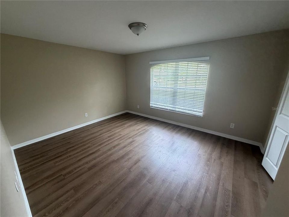 For Sale: $299,900 (3 beds, 2 baths, 1573 Square Feet)