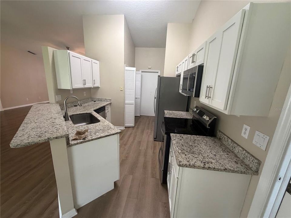 For Sale: $299,900 (3 beds, 2 baths, 1573 Square Feet)