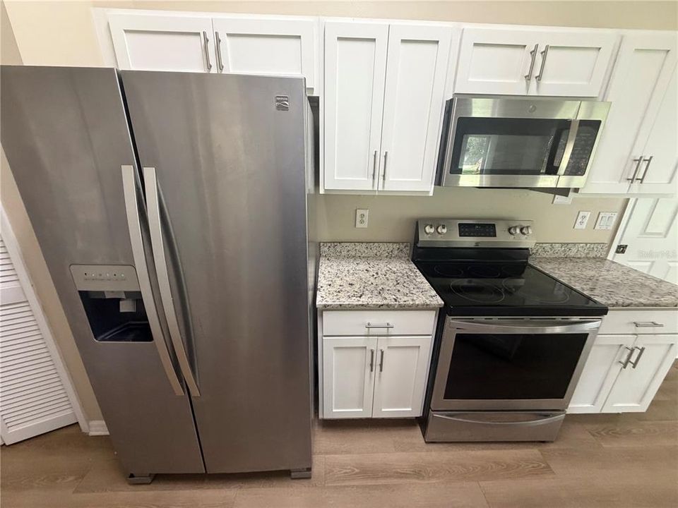 For Sale: $299,900 (3 beds, 2 baths, 1573 Square Feet)