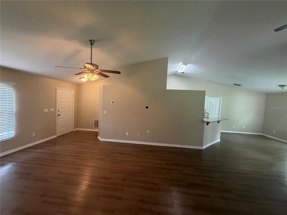 For Sale: $299,900 (3 beds, 2 baths, 1573 Square Feet)
